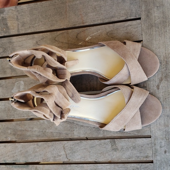 JESSICA SIMPSON Suede Wedges - Picture 2 of 8
